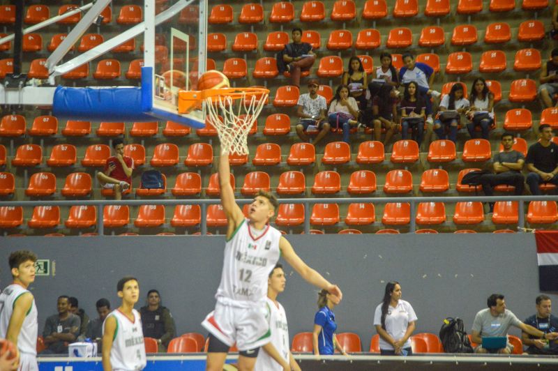  Belém recebe Copa América de Basquete Masculino Sub-17


FOTO: ASCOM SEEL
DATA: 04.06.2019
BELÉM - PARÁ <div class='credito_fotos'>Foto: ASCOM / SEEL   |   <a href='/midias/2019/originais/2605_mexicoxrepublicad1.jpg' download><i class='fa-solid fa-download'></i> Download</a></div>