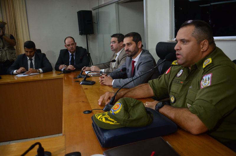 coletiva 5° mês de gestão da segurança


FOTO; ASCOM SEGUP / ELIELSON MODESTO
DATA: 04.06.2019
BELÉM - PARÁ <div class='credito_fotos'>Foto: Elielson Modesto / Ascom Segup   |   <a href='/midias/2019/originais/2606_dsc_0253.jpg' download><i class='fa-solid fa-download'></i> Download</a></div>
