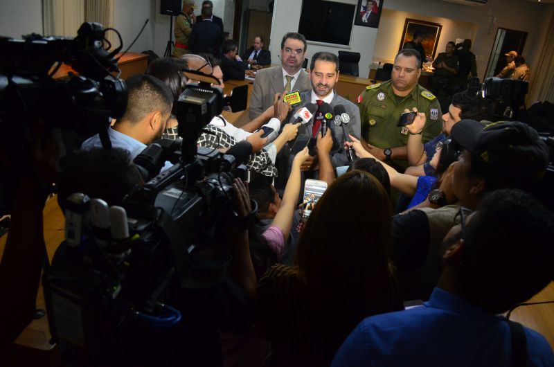 coletiva 5° mês de gestão da segurança


FOTO; ASCOM SEGUP / ELIELSON MODESTO
DATA: 04.06.2019
BELÉM - PARÁ <div class='credito_fotos'>Foto: Elielson Modesto / Ascom Segup   |   <a href='/midias/2019/originais/2606_dsc_0362.jpg' download><i class='fa-solid fa-download'></i> Download</a></div>