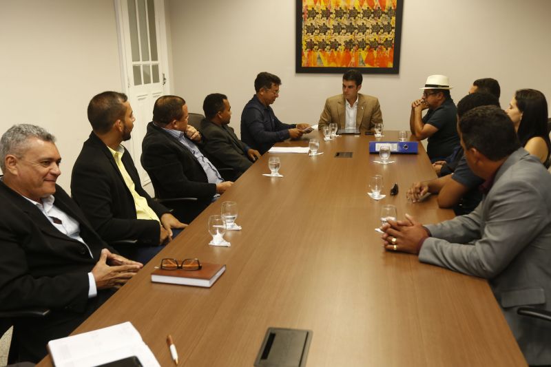 O governador do Estado, Helder Barbalho, recebeu, nesta segunda-feira (3), no Palácio do Governo, em Belém, representantes do município de Santa Luzia do Pará, Magalhães Barata, Maracanã, Breves; Cachoeira do Arari; Nova Timboteua e Tucumã.


FOTO: MARCELO SEABRA / AGÊNCIA PARÁ
DATA: 04.06.2019
BELÉM - PARÁ <div class='credito_fotos'>Foto: Marcelo Seabra / Ag. Pará   |   <a href='/midias/2019/originais/2608__mg_5575.jpg' download><i class='fa-solid fa-download'></i> Download</a></div>