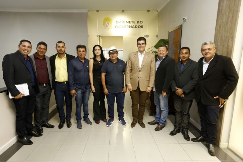 O governador do Estado, Helder Barbalho, recebeu, nesta segunda-feira (3), no Palácio do Governo, em Belém, representantes do município de Santa Luzia do Pará, Magalhães Barata, Maracanã, Breves; Cachoeira do Arari; Nova Timboteua e Tucumã.


FOTO: MARCELO SEABRA / AGÊNCIA PARÁ
DATA: 04.06.2019
BELÉM - PARÁ <div class='credito_fotos'>Foto: Marcelo Seabra / Ag. Pará   |   <a href='/midias/2019/originais/2608__mg_5592.jpg' download><i class='fa-solid fa-download'></i> Download</a></div>