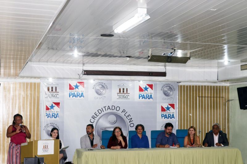 A Fundação Santa Casa de Misericórdia realiza, nesta terça-feira (4), o I Encontro de Formação sobre Assistência para Povos Etnicamente Diversos. Participam representantes de entidades de defesa dos direitos indígenas e quilombolas; além de instituições de saúde, universidades e profissionais que atuam na assistência a grupos etnicamente diversos e interessados no tema. O evento ocorre no auditório da instituição, em Belém. <div class='credito_fotos'>Foto: ASCOM / SANTA CASA   |   <a href='/midias/2019/originais/2610_img_3904.jpg' download><i class='fa-solid fa-download'></i> Download</a></div>