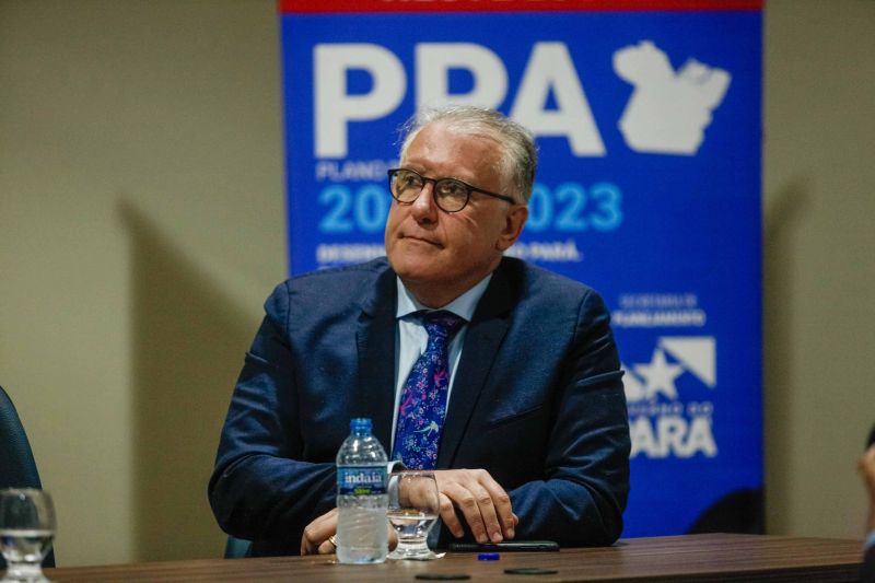 A população da Região de Integração Guajará atendeu ao chamado para contribuir com o planejamento estratégico do Estado e lotou, na manhã desta terça-feira (4), a audiência pública do Plano Plurianual 2020-2023 e da Lei Orçamentária Anual (LOA) 2020, em Belém. A oitiva, coordenada pela Secretaria de Estado de Planejamento (Seplan), contou com a participação do governador Helder Barbalho e do vice-governador, Lúcio Vale, além de autoridades. <div class='credito_fotos'>Foto: Maycon Nunes / Ag. Pará   |   <a href='/midias/2019/originais/2612__94j3017.jpg' download><i class='fa-solid fa-download'></i> Download</a></div>