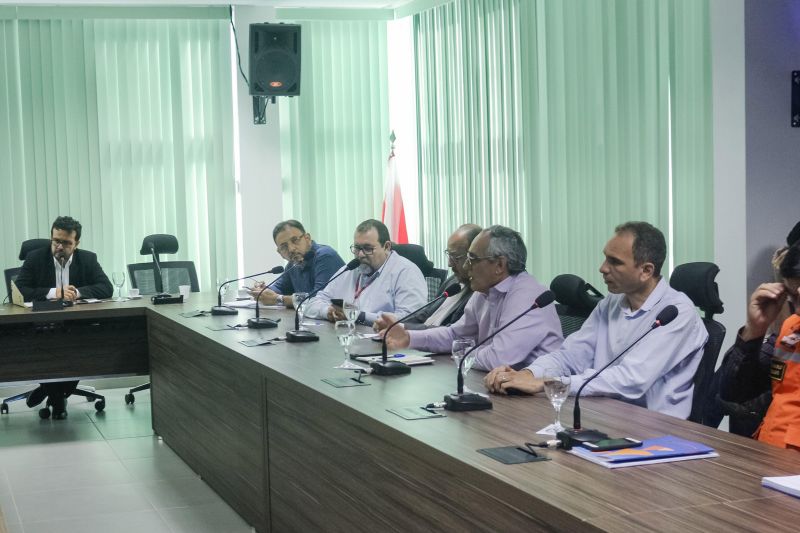 O Grupo de Trabalho (GT) de Segurança em Barragens, criado pelo Governo do Estado em janeiro deste ano, recebeu representantes da Vale S.A., nesta terça-feira (4), para apresentação de informações sobre as construções das barragens das minas de cobre Salobo, em Marabá, Sossego, em Canaã dos Carajás; a mina de ferro do Gelado, em Parauapebas e a Onça Puma, que faz exploração de níquel em Ourilândia do Norte. <div class='credito_fotos'>Foto: ASCOM / SEMAS   |   <a href='/midias/2019/originais/2617_img_3340.jpg' download><i class='fa-solid fa-download'></i> Download</a></div>