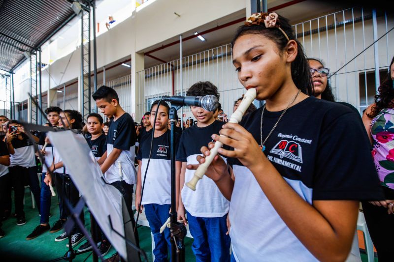 A Escola Estadual de Ensino Fundamental e Médio Benjamin Constant, que fica no bairro do Reduto em Belém, foi reinaugurada na manhã desta sexta-feira (7). Esta já é a 11° escola entregue reformada pelo Governo do Estado somente este ano.

FOTO: MAYCON NUNES / AG. PARÁ
DATA: 07.06.2019
BELÉM - PARÁ <div class='credito_fotos'>Foto: Maycon Nunes / Ag. Pará   |   <a href='/midias/2019/originais/2632__94j0428.jpg' download><i class='fa-solid fa-download'></i> Download</a></div>