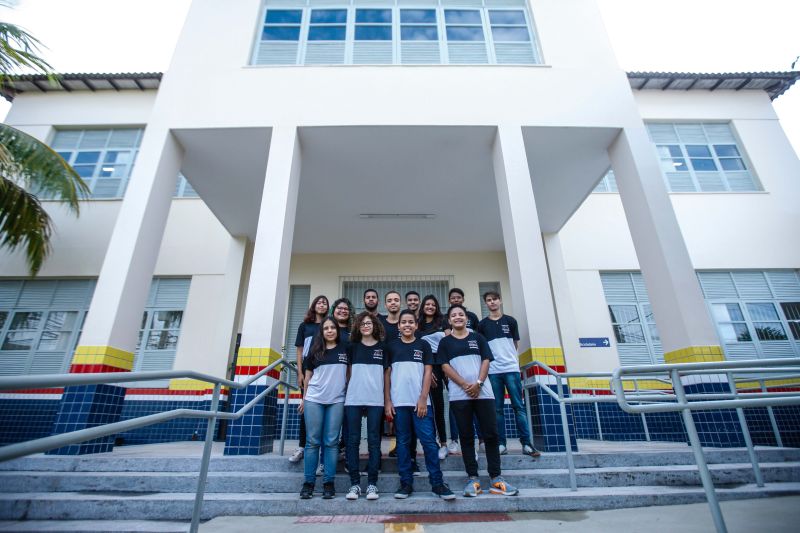 A Escola Estadual de Ensino Fundamental e Médio Benjamin Constant, que fica no bairro do Reduto em Belém, foi reinaugurada na manhã desta sexta-feira (7). Esta já é a 11° escola entregue reformada pelo Governo do Estado somente este ano.

FOTO: MAYCON NUNES / AG. PARÁ
DATA: 07.06.2019
BELÉM - PARÁ <div class='credito_fotos'>Foto: Maycon Nunes / Ag. Pará   |   <a href='/midias/2019/originais/2632__94j9097.jpg' download><i class='fa-solid fa-download'></i> Download</a></div>