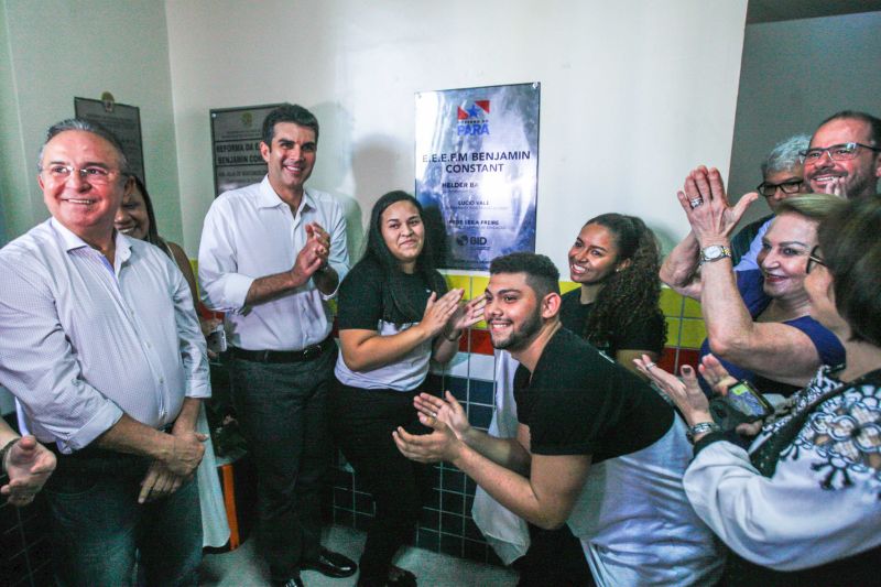 A Escola Estadual de Ensino Fundamental e Médio Benjamin Constant, que fica no bairro do Reduto em Belém, foi reinaugurada na manhã desta sexta-feira (7). Esta já é a 11° escola entregue reformada pelo Governo do Estado somente este ano.

FOTO: MAYCON NUNES / AG. PARÁ
DATA: 07.06.2019
BELÉM - PARÁ <div class='credito_fotos'>Foto: Maycon Nunes / Ag. Pará   |   <a href='/midias/2019/originais/2632__94j9502-2.jpg' download><i class='fa-solid fa-download'></i> Download</a></div>