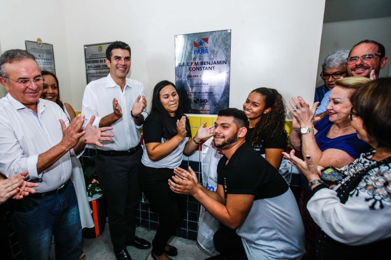 A Escola Estadual de Ensino Fundamental e Médio Benjamin Constant, que fica no bairro do Reduto em Belém, foi reinaugurada na manhã desta sexta-feira (7). Esta já é a 11° escola entregue reformada pelo Governo do Estado somente este ano.

FOTO: MAYCON NUNES / AG. PARÁ
DATA: 07.06.2019
BELÉM - PARÁ <div class='credito_fotos'>Foto: Maycon Nunes / Ag. Pará   |   <a href='/midias/2019/originais/2632__94j9507-2.jpg' download><i class='fa-solid fa-download'></i> Download</a></div>