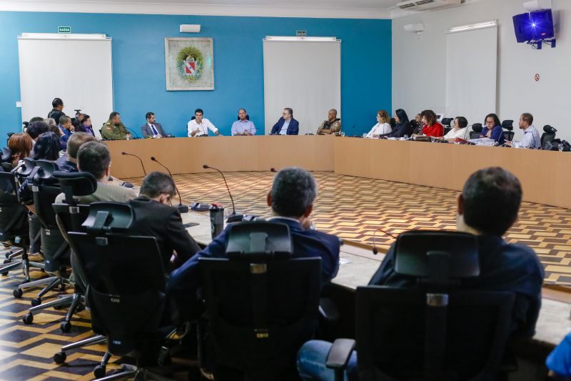 Na próxima segunda-feira (10), o governador Helder Barbalho assina o decreto de criação do programa Territórios Pela Paz, um amplo esforço do Governo Estadual para a diminuição da vulnerabilidade social e o enfrentamento das dinâmicas da violência, a partir da articulação de ações de segurança pública e ações de cidadania em sete bairros da Grande Belém: Guamá, Jurunas, Terra Firme, Benguí e Cabanagem (Belém), Icuí (Ananindeua) e Nova União (Marituba). A Cabanagem será o primeiro território a receber ações do Programa. <div class='credito_fotos'>Foto: Wagner Santana / Ag. Pará   |   <a href='/midias/2019/originais/2637__mg_5889.jpg' download><i class='fa-solid fa-download'></i> Download</a></div>