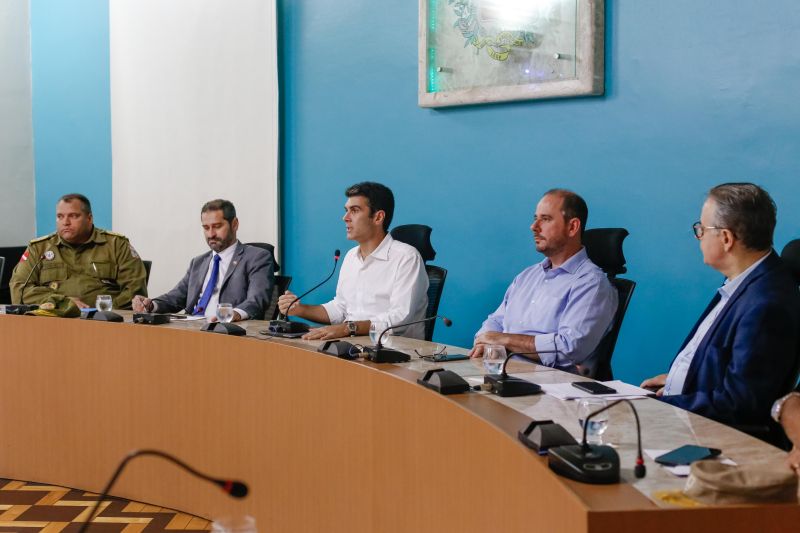 Na próxima segunda-feira (10), o governador Helder Barbalho assina o decreto de criação do programa Territórios Pela Paz, um amplo esforço do Governo Estadual para a diminuição da vulnerabilidade social e o enfrentamento das dinâmicas da violência, a partir da articulação de ações de segurança pública e ações de cidadania em sete bairros da Grande Belém: Guamá, Jurunas, Terra Firme, Benguí e Cabanagem (Belém), Icuí (Ananindeua) e Nova União (Marituba). A Cabanagem será o primeiro território a receber ações do Programa. <div class='credito_fotos'>Foto: Wagner Santana / Ag. Pará   |   <a href='/midias/2019/originais/2637__mg_5911.jpg' download><i class='fa-solid fa-download'></i> Download</a></div>