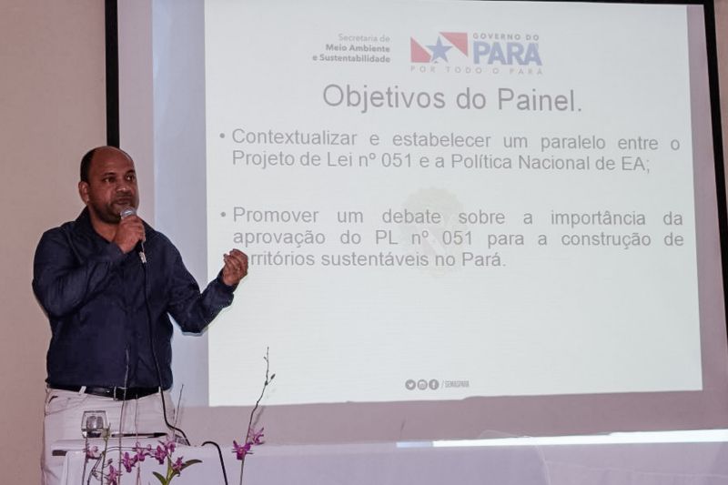 Assuntos como gerenciamento costeiro, monitoramento e educação ambiental estiveram na pauta dos debates da Semana do Meio Ambiente, nesta sexta-feira (7), na Universidade Federal do Pará (UFPA). O evento, com o tema Gestão Ambiental no Pará: Desenvolvendo Territórios Sustentáveis, está sendo organizado pela Secretaria de Meio Ambiente e Sustentabilidade (Semas), com parceria da UFPA e do Instituto de Desenvolvimento Florestal e da Biodiversidade. <div class='credito_fotos'>Foto: ASCOM / SEMAS   |   <a href='/midias/2019/originais/2645_img_0003-1024x683.jpg' download><i class='fa-solid fa-download'></i> Download</a></div>