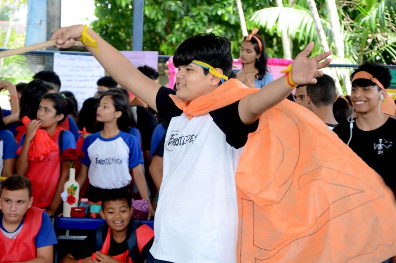 Alegria, animação e música. Foi com essa energia que a Escola Estadual de Ensino Fundamental e Médio Profª Erotildes Frota Aguiar, em Ananindeua, realizou nesta sexta-feira (7) a "1° Gincana Ecológica - Por uma escola sustentável", alusiva ao mês do meio ambiente. Em média, 400 alunos participaram do evento com apresentações de paródias, exposição de artesanato, distribuição do sabão produzido pelos mesmos e desfile ecológico, de roupas feitas com material reciclável. A programação foi aberta ao público. <div class='credito_fotos'>Foto: Rai Pontes / Ascom Seduc   |   <a href='/midias/2019/originais/2647_20.jpg' download><i class='fa-solid fa-download'></i> Download</a></div>