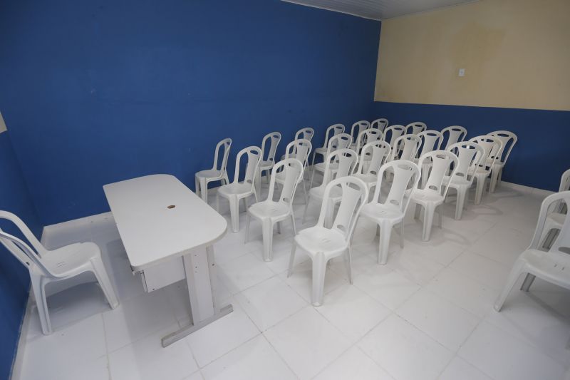 O governador do Estado, Helder Barbalho, voltou à região do Baixo Tocantins, mais precisamente ao município de Moju, onde entregou à população, neste sábado (8), a nova estrutrura da 8ª Companhia Independente da Polícia Militar (PMPA), revitalizada por meio de uma parceria com a prefeitura local. Durante a cerimônia de inauguração, foi assinado um termo de convênio entre o governo do Pará, por meio da PMPA, e o município, para implementação de ações de segurança que visem diminuir os índices de criminalidade na cidade e região. <div class='credito_fotos'>Foto: Marcelo Seabra / Ag. Pará   |   <a href='/midias/2019/originais/2651_20190608081508__mg_6089.jpg' download><i class='fa-solid fa-download'></i> Download</a></div>