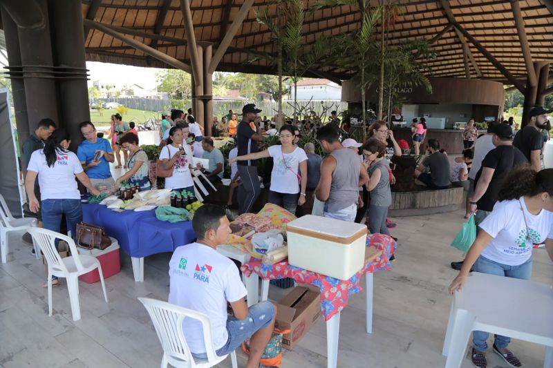 A Secretaria de Estado de Meio Ambiente e Sustentabilidade (Semas) e o Instituto de Desenvolvimento e da Biodiversidade do Estado do Pará (Ideflor-Bio) encerraram a Semana de Meio Ambiente com uma vasta programação, na manhã deste sábado (08), no Parque Estadual do Utinga (Peut). No Centro de Acolhimento do Parque, a Banda de Música do Corpo de Bombeiros Militar do Pará (CBM-PA) emocionou e alegrou os visitantes com muita música – o público dançou e cantou ao som de MPB ao carimbó. <div class='credito_fotos'>Foto: ASCOM / IDEFLOR-BIO   |   <a href='/midias/2019/originais/2653_foto.jpg' download><i class='fa-solid fa-download'></i> Download</a></div>