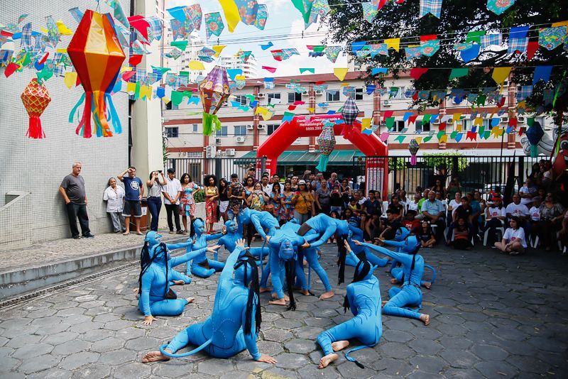 O primeiro dia da campanha "Junho Solidário- No arraiá do Hemopa tem festa e doação de sangue", promovida pela Fundação Centro de Hemoterapia e Hematologia do Pará (Hemopa), ontem (8), atingiu a meta de 400 doações de sangue que vão salvar cerca de 1.600 pacientes internados na rede hospitalar pública e privada do Estado. Foram um total de 506 comparecimentos. São números que representam esperança e qualidade de vida para quem depende desse gesto solidário para sobreviver. A ação se estenderá até o dia 14, com o desafio de coletar, diariamente, 250 bolsas de sangue. <div class='credito_fotos'>Foto: Wagner Santana / Ag. Pará   |   <a href='/midias/2019/originais/2655__j1o9670.jpg' download><i class='fa-solid fa-download'></i> Download</a></div>