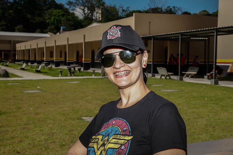 A Escola Estadual de Ensino Fundamental e Médio Jarbas Passarinho, em parceria com a Universidade Federal do Pará (UFPA), Universidade do Estado do Pará (Uepa), Centro Universitário do Estado do Pará (Cesupa) e a Faculdade Estácio do Pará, realizaram no sábado (8), em Belém, a culminância da 1ª Gincana dos Direitos Humanos. O projeto tem sido trabalhando desde o início do ano letivo.
Na foto Cláudia Virginia. <div class='credito_fotos'>Foto: Wagner Santana / Ag. Pará   |   <a href='/midias/2019/originais/2656_claudiavirginia..jpg' download><i class='fa-solid fa-download'></i> Download</a></div>