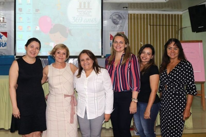 A Fundação Santa Casa de Misericórdia do Pará - FSCMP, realizou na ultima sexta-feira (07) palestra sobre Fibrose Cística para pediatras e residentes da Instituição. O objetivo do evento é compartilhar informações que ajudem no diagnóstico precoce da doença, o que facilita o tratamento. <div class='credito_fotos'>Foto: ASCOM / SANTA CASA   |   <a href='/midias/2019/originais/2657_santacasarealizapalestrasobrefibrosecisticaedit.jpg' download><i class='fa-solid fa-download'></i> Download</a></div>