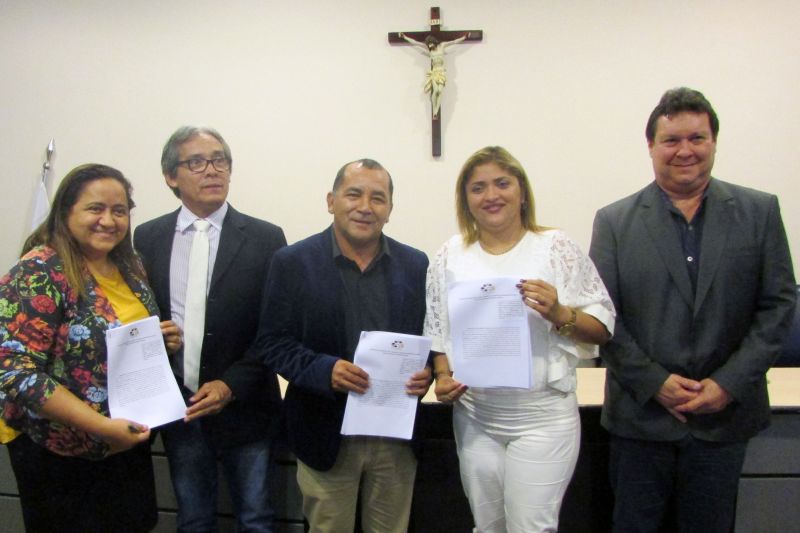 O protocolo de intenções para a formalização do consórcio para a Gestão Integrada de Resíduos Sólidos já foi assinado pelas prefeituras de Tomé-Açu, Acará e Concórdia do Pará, no nordeste paraense. O protocolo permitirá a realização de um estudo técnico para melhorar a destinação dos resíduos na região, que deve resultar na implementação de um aterro sanitário. <div class='credito_fotos'>Foto: Divulgação   |   <a href='/midias/2019/originais/2661_img_4058.jpg' download><i class='fa-solid fa-download'></i> Download</a></div>