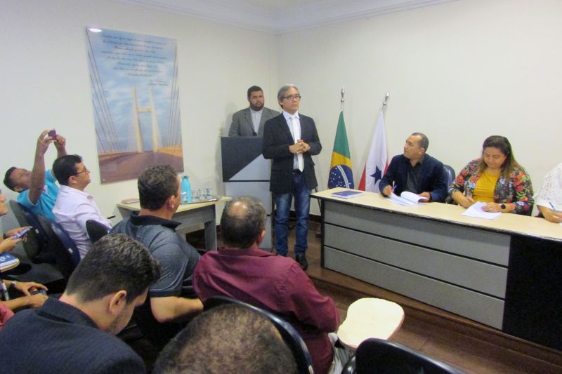 O protocolo de intenções para a formalização do consórcio para a Gestão Integrada de Resíduos Sólidos já foi assinado pelas prefeituras de Tomé-Açu, Acará e Concórdia do Pará, no nordeste paraense. O protocolo permitirá a realização de um estudo técnico para melhorar a destinação dos resíduos na região, que deve resultar na implementação de um aterro sanitário. <div class='credito_fotos'>Foto: Divulgação   |   <a href='/midias/2019/originais/2661_img_4059.jpg' download><i class='fa-solid fa-download'></i> Download</a></div>