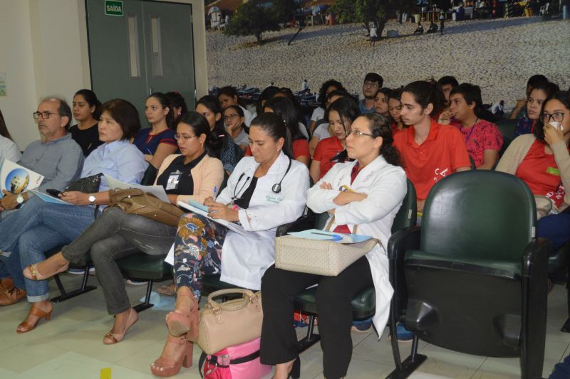 A equipe de pesquisadores do Hospital Regional do Baixo Amazonas (HRBA), localizado em Santarém, tem desenvolvido uma gama de estudos científicos a partir da implantação do Centro de Estudos e Pesquisas da unidade, em fevereiro deste ano. 

FOTO: ASCOM / HRBA
DATA: 11.06.2019
SANTARÉM - PA <div class='credito_fotos'>Foto: Ascom / HRBA   |   <a href='/midias/2019/originais/2666_1capacitacaoteoricaepraticaemimunologiabasicaeavancada1.jpg' download><i class='fa-solid fa-download'></i> Download</a></div>