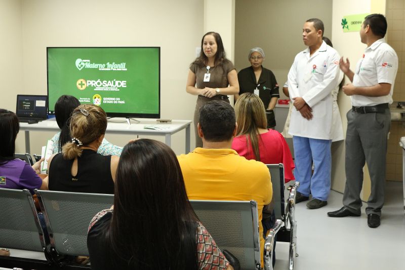 O Banco de Leite Humano do Hospital Materno-Infantil de Barcarena Dra. Anna Turan (HMIB) realizou o 1º encontro de profissionais da saúde em apoio ao aleitamento materno na rede municipal.

FOTO: ASCOM HMIB
DATA: 11.06.2019
BARCARENA - PARÁ <div class='credito_fotos'>Foto: ASCOM / HMIB   |   <a href='/midias/2019/originais/2668_img_9712.jpg' download><i class='fa-solid fa-download'></i> Download</a></div>