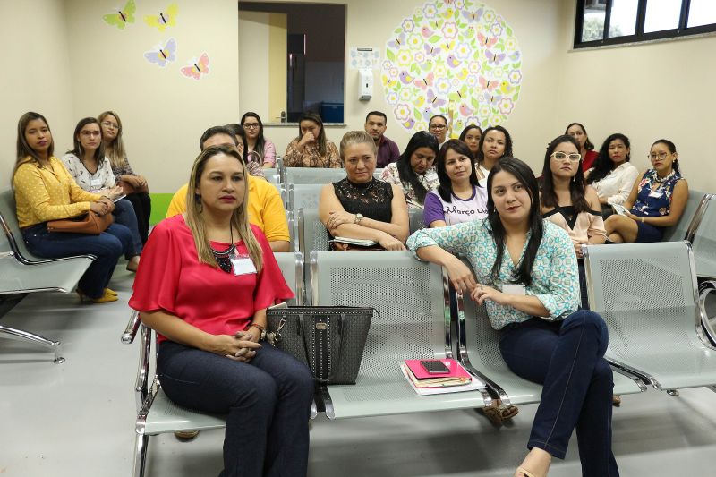 O Banco de Leite Humano do Hospital Materno-Infantil de Barcarena Dra. Anna Turan (HMIB) realizou o 1º encontro de profissionais da saúde em apoio ao aleitamento materno na rede municipal.

FOTO: ASCOM HMIB
DATA: 11.06.2019
BARCARENA - PARÁ <div class='credito_fotos'>Foto: ASCOM / HMIB   |   <a href='/midias/2019/originais/2668_img_9714.jpg' download><i class='fa-solid fa-download'></i> Download</a></div>