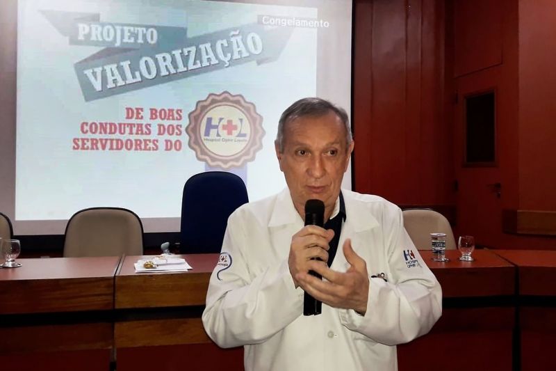 A Assessoria de Ouvidoria do Ophir Loyola apresentou nesta terça-feira (11), o projeto “Valorização de Boas Condutas dos Servidores”. Em consonância com a Política Nacional de Humanização - Humaniza SUS do Ministério da Saúde

FOTO: ASCOM HOL
DATA: 11.06.2019
BELÉM- PARÁ <div class='credito_fotos'>Foto:  Ascom / Ophir Loyola   |   <a href='/midias/2019/originais/2669_diretorclinico_ophirloola_humanizacao.jpg' download><i class='fa-solid fa-download'></i> Download</a></div>