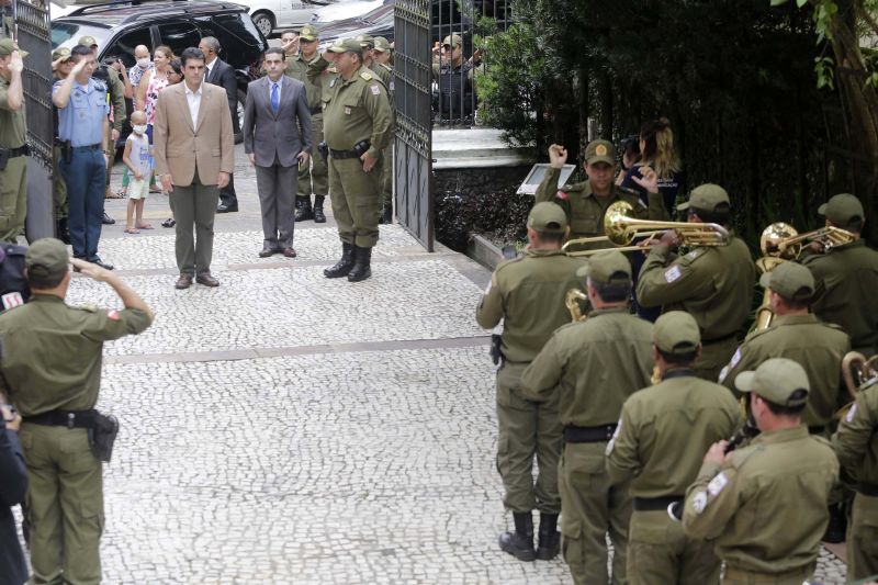 "Sou policial militar desde 1997, vou completar 22 anos na instituição e na Corregedoria já estou há 8, trabalhando desde janeiro de 2011. Pra mim, é um orgulho fazer parte desta equipe", disse com êxtase o major Marcelo Mangas, durante a inauguração da sede da Corregedoria Geral da Policia Militar, que ocorreu nesta quarta-feira (12), em Belém. A cerimônia, que celebrou também os 26 anos da instituição, contou com a participação do governador do Estado, Helder Barbalho, além de outras autoridades. <div class='credito_fotos'>Foto: Marco Santos / Ag. Pará   |   <a href='/midias/2019/originais/2679_governoinauguranovoprediodacorregedoria-geraldapoliciamilitar20190612_marcosantos_0002.jpg' download><i class='fa-solid fa-download'></i> Download</a></div>