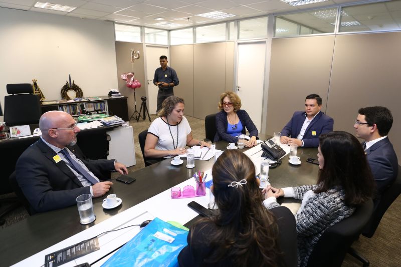 O ouvidor geral do Estado, Arthur Houat, representando o governo do Pará, esteve nesta quarta-feira (12), em Brasília, para tratar de pautas importantes para a garantia de direitos do povo paraense: o combate à violação de direitos humanos e ações de inclusão da pessoa com autismo. <div class='credito_fotos'>Foto: Jailson Sam / Divulgação   |   <a href='/midias/2019/originais/2684_img_5393.jpg' download><i class='fa-solid fa-download'></i> Download</a></div>