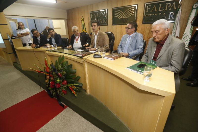 O encerramento do 51º Encontro Ruralista, na quarta-feira (12), em Belém, foi palco da celebração de seis parcerias entre o Governo do Estado e a Federação da Agricultura e Pecuária do Pará (Faepa)

FOTO: MARCELO SEABRA / AG. PARÁ
DATA: 12.06.2019
BELÉM - PARÁ <div class='credito_fotos'>Foto: Marcelo Seabra / Ag. Pará   |   <a href='/midias/2019/originais/2686_20190612204607__mg_7001_1.jpg' download><i class='fa-solid fa-download'></i> Download</a></div>