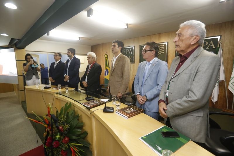 O encerramento do 51º Encontro Ruralista, na quarta-feira (12), em Belém, foi palco da celebração de seis parcerias entre o Governo do Estado e a Federação da Agricultura e Pecuária do Pará (Faepa)

FOTO: MARCELO SEABRA / AG. PARÁ
DATA: 12.06.2019
BELÉM - PARÁ <div class='credito_fotos'>Foto: Marcelo Seabra / Ag. Pará   |   <a href='/midias/2019/originais/2686_20190612205602__mg_7023.jpg' download><i class='fa-solid fa-download'></i> Download</a></div>