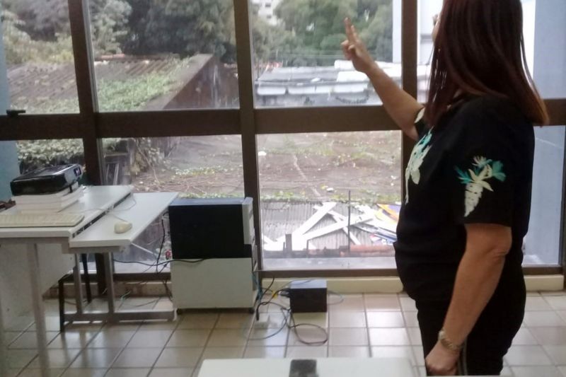 A Escola de Governança Pública do Pará (EGPA) realiza, durante toda esta semana, o curso de capacitação em Língua Brasileira de Sinais (Libras), destinado a servidores de todo o Estado. Será a primeira turma do ano a concluir o curso avançado de Libras, que dá continuidade ao curso básico, realizado em maio pela maioria dos alunos que compõem a turma do avançado. No curso básico, a escola certificou 40 servidores. Desta vez, 35 servidores se inscreveram, e devem concluir a capacitação no final desta semana. <div class='credito_fotos'>Foto: Divulgação   |   <a href='/midias/2019/originais/2696_foto1.jpg' download><i class='fa-solid fa-download'></i> Download</a></div>