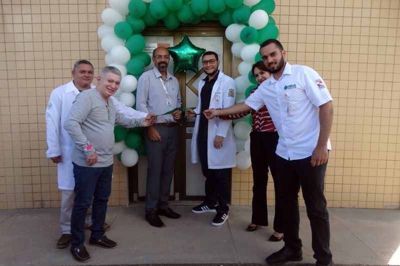 O Hospital Metropolitano de Urgência e Emergência (HMUE), localizado em Ananindeua, na Região Metropolitana de Belém, inaugurou nesta quinta-feira (13) o primeiro Laboratório de Tecnologia Assistiva (Labta) hospitalar do Brasil. O espaço amplia o atendimento a vítimas de traumatismo e queimaduras que precisam de órteses para imobilização de partes do corpo e recuperação de movimentos pós-alta. <div class='credito_fotos'>Foto: ASCOM / HMIB   |   <a href='/midias/2019/originais/2698_dsc05809.jpg' download><i class='fa-solid fa-download'></i> Download</a></div>