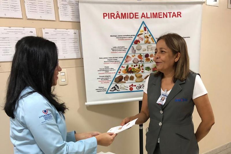 Apresentar propostas de alimentação saudável, tendo como base o levantamento do Índice de Massa Corpórea (IMC) dos funcionários do Hospital Jean Bitar (HJB), em Belém.

FOTO: ASCOM HJB
DATA: 14.06.2019
BELÉM - PARÁ <div class='credito_fotos'>Foto: ASCOM HJB   |   <a href='/midias/2019/originais/2699_colaboradorespassamporvririfcacaoimc.jpg' download><i class='fa-solid fa-download'></i> Download</a></div>