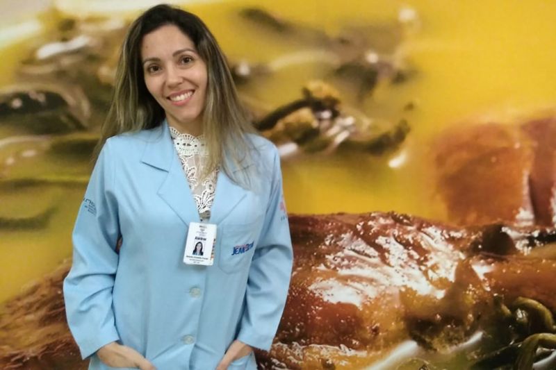 Apresentar propostas de alimentação saudável, tendo como base o levantamento do Índice de Massa Corpórea (IMC) dos funcionários do Hospital Jean Bitar (HJB), em Belém.

FOTO: ASCOM HJB
DATA: 14.06.2019
BELÉM - PARÁ <div class='credito_fotos'>Foto: ASCOM HJB   |   <a href='/midias/2019/originais/2699_nutrinatalia.jpg' download><i class='fa-solid fa-download'></i> Download</a></div>