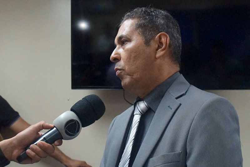 A Polícia Civil do Pará apresentou, nesta sexta-feira (14), em entrevista coletiva, na Delegacia-Geral, em Belém, o preso Taurino Lemos da Conceição, conhecido por "Velho Taurino", considerado um dos maiores assaltantes de banco em atuação no Pará, e um dos líderes de uma facção criminosa no Estado. O criminoso foi localizado e preso na última quinta-feira (13), em Dom Eliseu no Pará. <div class='credito_fotos'>Foto: Ascom / Polícia Civil   |   <a href='/midias/2019/originais/2708_delegadoservulocabraldpe.jpg' download><i class='fa-solid fa-download'></i> Download</a></div>