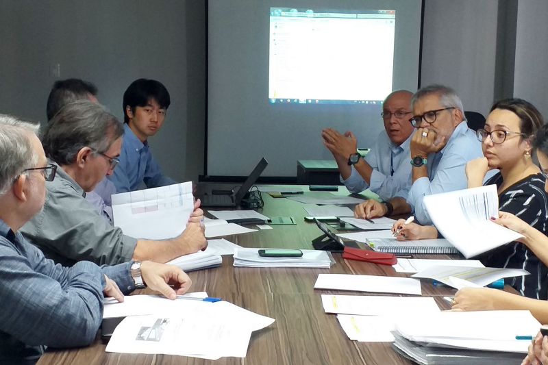 Na terceira visita a Belém, representantes da Agência de Cooperação Internacional do Japão (Jica) inspecionaram o andamento das obras de requalificação da Rodovia BR-316, executadas há cinco meses pelo Governo do Pará. A agenda que os técnicos japoneses cumpriram na quarta (12) e quinta-feira (13) incluiu, também, reuniões técnicas com diretores do Núcleo de Gerenciamento de Transporte Metropolitano (NGTM) – responsável pela execução dos trabalhos –, com a Procuradoria-Geral do Estado (PGE) e Secretaria de Estado de Planejamento (Seplan). <div class='credito_fotos'>Foto: ASCOM / NGTM   |   <a href='/midias/2019/originais/2712_20190612_102947.jpg' download><i class='fa-solid fa-download'></i> Download</a></div>