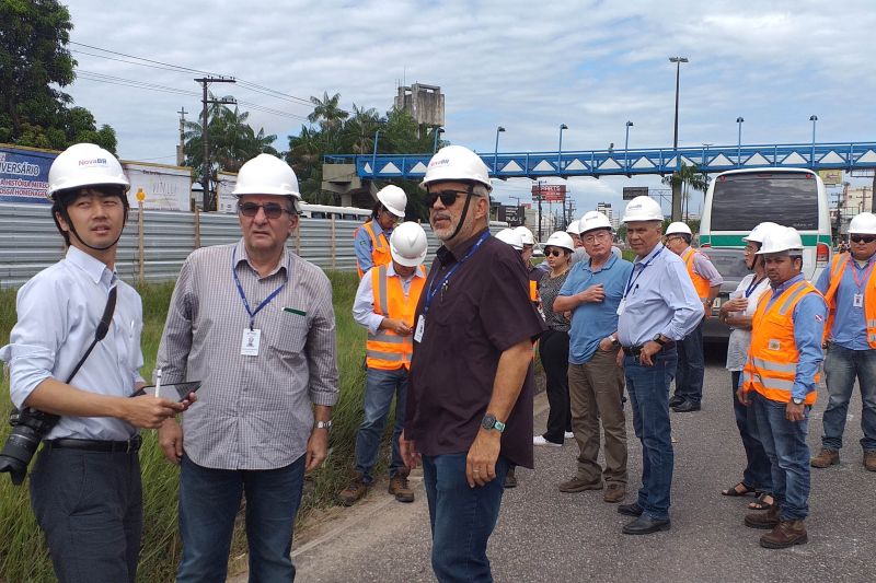 Na terceira visita a Belém, representantes da Agência de Cooperação Internacional do Japão (Jica) inspecionaram o andamento das obras de requalificação da Rodovia BR-316, executadas há cinco meses pelo Governo do Pará. A agenda que os técnicos japoneses cumpriram na quarta (12) e quinta-feira (13) incluiu, também, reuniões técnicas com diretores do Núcleo de Gerenciamento de Transporte Metropolitano (NGTM) – responsável pela execução dos trabalhos –, com a Procuradoria-Geral do Estado (PGE) e Secretaria de Estado de Planejamento (Seplan). <div class='credito_fotos'>Foto: ASCOM / NGTM   |   <a href='/midias/2019/originais/2712_20190613_102255.jpg' download><i class='fa-solid fa-download'></i> Download</a></div>