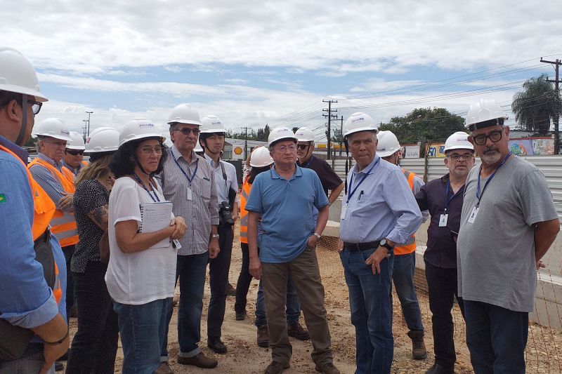 Na terceira visita a Belém, representantes da Agência de Cooperação Internacional do Japão (Jica) inspecionaram o andamento das obras de requalificação da Rodovia BR-316, executadas há cinco meses pelo Governo do Pará. A agenda que os técnicos japoneses cumpriram na quarta (12) e quinta-feira (13) incluiu, também, reuniões técnicas com diretores do Núcleo de Gerenciamento de Transporte Metropolitano (NGTM) – responsável pela execução dos trabalhos –, com a Procuradoria-Geral do Estado (PGE) e Secretaria de Estado de Planejamento (Seplan). <div class='credito_fotos'>Foto: ASCOM / NGTM   |   <a href='/midias/2019/originais/2712_20190613_104135.jpg' download><i class='fa-solid fa-download'></i> Download</a></div>