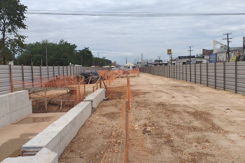 Na terceira visita a Belém, representantes da Agência de Cooperação Internacional do Japão (Jica) inspecionaram o andamento das obras de requalificação da Rodovia BR-316, executadas há cinco meses pelo Governo do Pará. A agenda que os técnicos japoneses cumpriram na quarta (12) e quinta-feira (13) incluiu, também, reuniões técnicas com diretores do Núcleo de Gerenciamento de Transporte Metropolitano (NGTM) – responsável pela execução dos trabalhos –, com a Procuradoria-Geral do Estado (PGE) e Secretaria de Estado de Planejamento (Seplan). <div class='credito_fotos'>Foto: ASCOM / NGTM   |   <a href='/midias/2019/originais/2712_20190613_104356.jpg' download><i class='fa-solid fa-download'></i> Download</a></div>