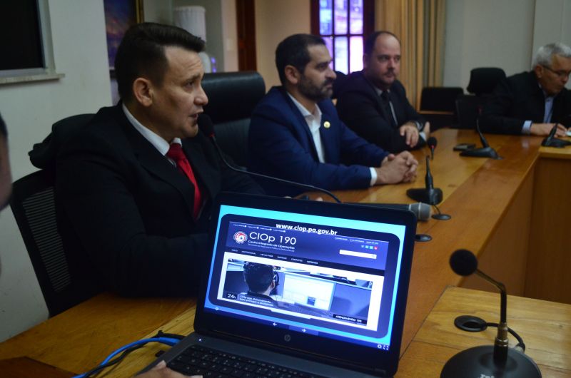 Antes mesmo de sair de casa, a população agora pode observar online as principais vias de tráfego da Região Metropolitana de Belém (RMB) e planejar seu melhor trajeto de trânsito.

FOTO: ELIELSON MODESTO / ASCOM SEGUP
DATA: 15.06.2019
BELÉM - PARÁ <div class='credito_fotos'>Foto: Elielson Modesto / Ascom Segup   |   <a href='/midias/2019/originais/2716_lancamento_site_ciop_cred.elielsonmodesto5.jpg' download><i class='fa-solid fa-download'></i> Download</a></div>