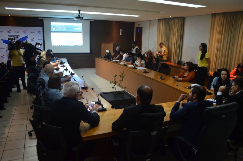 Antes mesmo de sair de casa, a população agora pode observar online as principais vias de tráfego da Região Metropolitana de Belém (RMB) e planejar seu melhor trajeto de trânsito.

FOTO: ELIELSON MODESTO / ASCOM SEGUP
DATA: 15.06.2019
BELÉM - PARÁ <div class='credito_fotos'>Foto: Elielson Modesto / Ascom Segup   |   <a href='/midias/2019/originais/2716_lancamento_site_ciop_cred.elielsonmodesto6.jpg' download><i class='fa-solid fa-download'></i> Download</a></div>