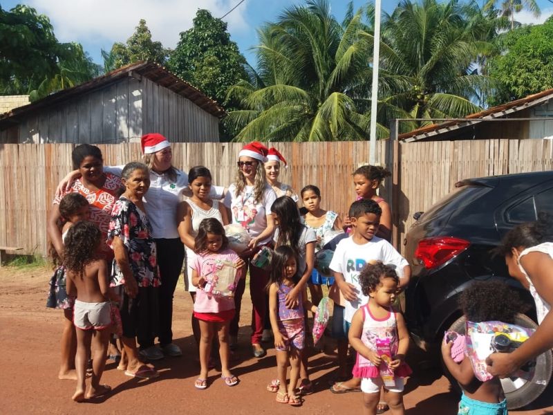 Em comemoração ao Dia Nacional da Humanização, celebrado todo dia 9 de junho, o Hospital Geral de Tailândia (HGT) desenvolveu uma semana inteira, de 10 a 14, de muito carinho com a oferta de abraços distribuídos por colaboradores, usuários, acompanhantes e visitantes, para melhorar o ambiente hospitalar.

FOTO: ASCOM / HGT
DATA: 15.06.2019
TAILÂNDIA - PARÁ <div class='credito_fotos'>Foto: ASCOM / HGT   |   <a href='/midias/2019/originais/2722_natalsolidaiodez.jpegvv.jpg' download><i class='fa-solid fa-download'></i> Download</a></div>