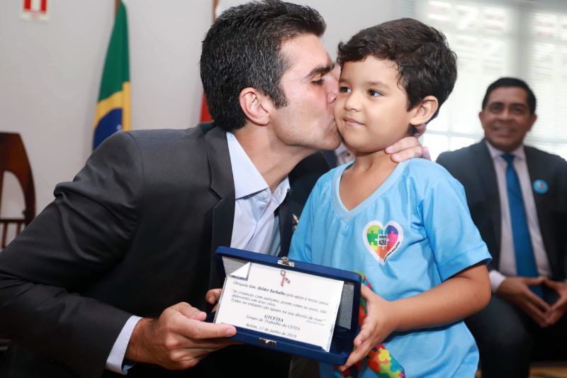 IMPLANTAÇÃO DO GRUPO DE TRABALHO - CETEA Centro Especializado em Autismo. 

DATA:17/06/2019 
FOTO MARCO SANTOS/ AG PARÁ
BELÉM - PARÁ <div class='credito_fotos'>Foto: Marco Santos / Ag. Pará   |   <a href='/midias/2019/originais/2724_implantacaodogrupodetrabalho-cetea20190617_marcosantos_0037.jpg' download><i class='fa-solid fa-download'></i> Download</a></div>