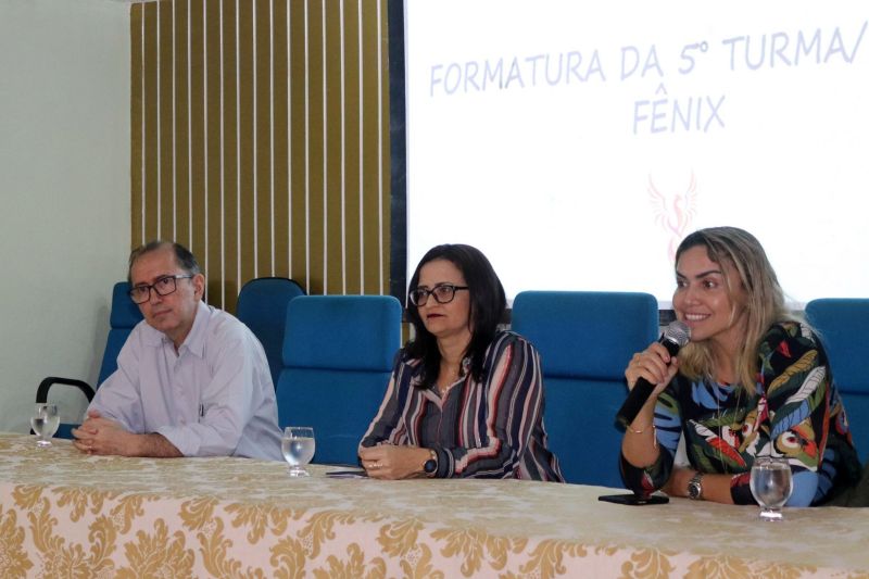 A Santa Casa de Misericórdia do Pará formou mais uma turma de mestrado em Gestão, Saúde e Adoecimento. São 18 profissionais, sendo oito da Fundação e dez de outras instituições, que iniciaram os estudos em 2016. O encerramento das atividades ocorreu na última sexta-feira (14). <div class='credito_fotos'>Foto: ASCOM / SANTA CASA   |   <a href='/midias/2019/originais/2729_dr.silvestresavinoneto_coord.domestradoprofissionaldafscmpelenaalencar_diretoradeensinoepesquisadafscmp.jpg' download><i class='fa-solid fa-download'></i> Download</a></div>