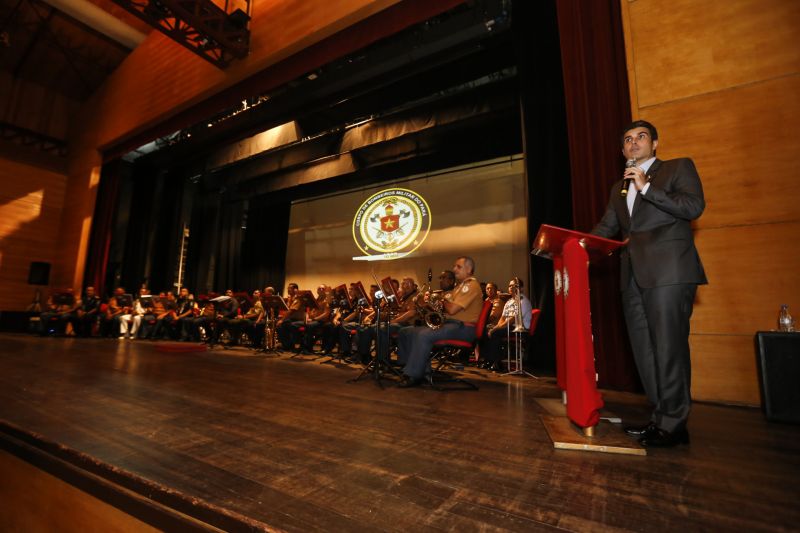 Governador Helder Barbalho participa de evento do Corpo de Bombeiros.

FOTO: Marcelo Seabra / Agência Pará
DATA: 17.06.2019
BELÉM - PARÁ <div class='credito_fotos'>Foto: Marcelo Seabra / Ag. Pará   |   <a href='/midias/2019/originais/2733_20190617210002__mg_7691.jpg' download><i class='fa-solid fa-download'></i> Download</a></div>