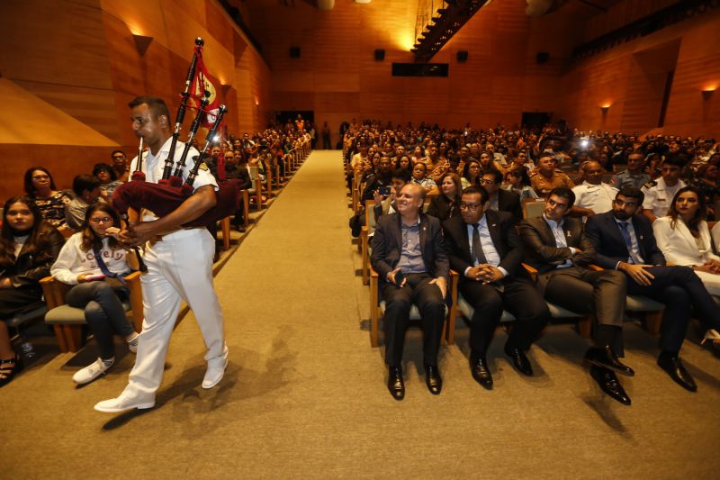 Governador Helder Barbalho participa de evento do Corpo de Bombeiros.

FOTO: Marcelo Seabra / Agência Pará
DATA: 17.06.2019
BELÉM - PARÁ <div class='credito_fotos'>Foto: Marcelo Seabra / Ag. Pará   |   <a href='/midias/2019/originais/2733_20190617215625__mg_7805.jpg' download><i class='fa-solid fa-download'></i> Download</a></div>