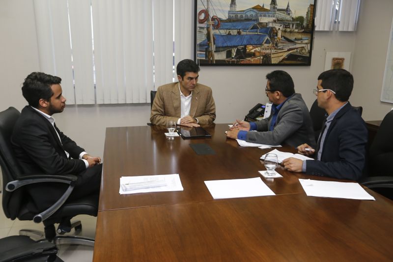Governador em reunião com o Dep. Nilton Neves

FOTO: MARCELO SEABRA / AGÊNCIA PARÁ
DATA: 17.06.2019
BELÉM - PARÁ <div class='credito_fotos'>Foto: Marcelo Seabra / Ag. Pará   |   <a href='/midias/2019/originais/2736_20190612180748__mg_6787.jpg' download><i class='fa-solid fa-download'></i> Download</a></div>