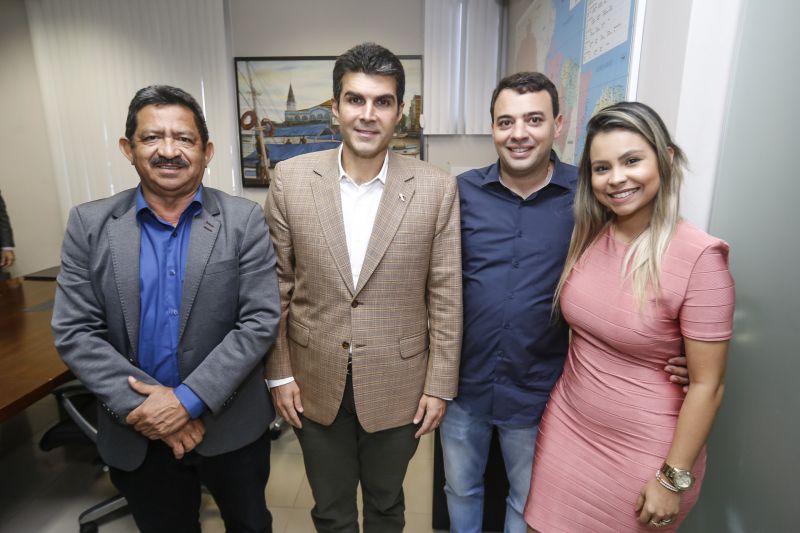 Governador em reunião com o Dep. Nilton Neves

FOTO: MARCELO SEABRA / AGÊNCIA PARÁ
DATA: 17.06.2019
BELÉM - PARÁ <div class='credito_fotos'>Foto: Marcelo Seabra / Ag. Pará   |   <a href='/midias/2019/originais/2736_20190612181050__mg_6790.jpg' download><i class='fa-solid fa-download'></i> Download</a></div>