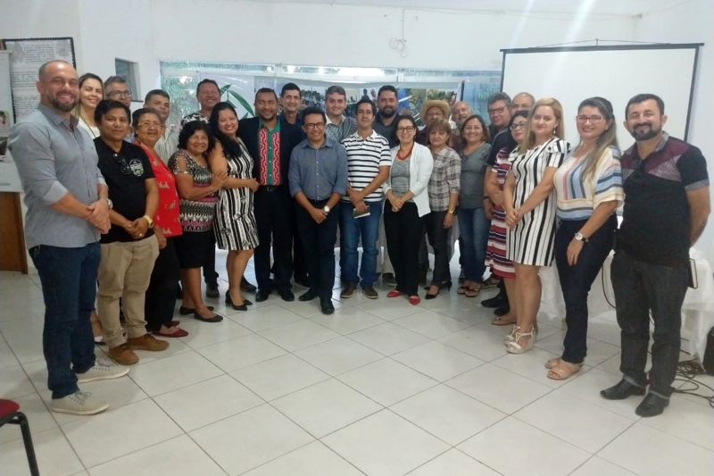 Políticas públicas voltadas ao agricultor familiar do Estado ganharam destaque em seminário realizado na tarde da segunda-feira (17), em Belém. A Empresa de Assistência Técnica e Extensão Rural do Estado do Pará (Emater) em parceria com a Secretaria de Estado de Assistência Social, Trabalho, Emprego e Renda (Seaster) discutiram, juntas temas variados sobre Ater e inclusão socioprodutiva na Amazônia. <div class='credito_fotos'>Foto: ASCOM / EMATER   |   <a href='/midias/2019/originais/2742_foto.jpg' download><i class='fa-solid fa-download'></i> Download</a></div>